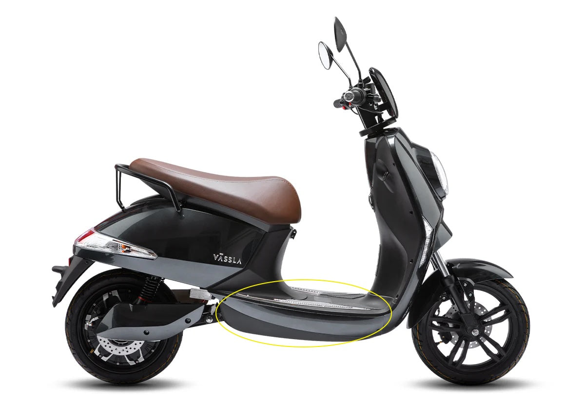 Capot plancher inférieur droit | Vässla Scooter